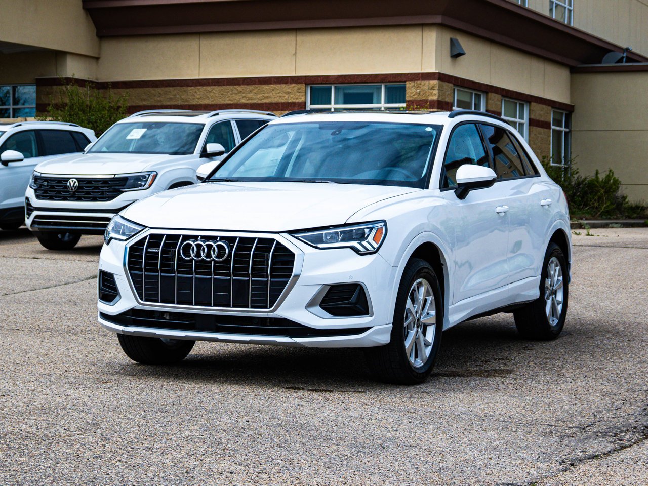 2025 Audi Q3 40 TFSI quattro White Sherwood Park - photo #3