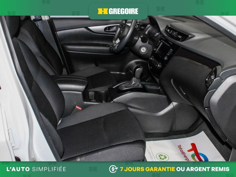 Nissan Qashqai 2023 Blanc Laval - photo #16