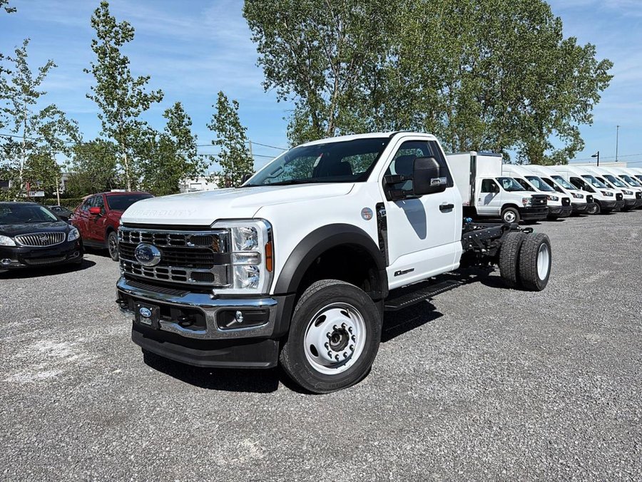 2026 Ford Super Duty F-550 DRW 2026 Oxford White