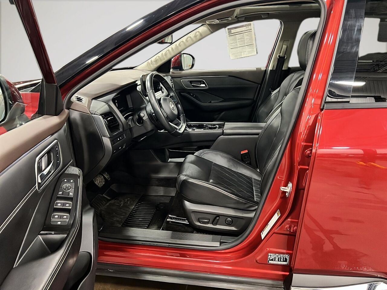 2023 Nissan Rogue Red Québec - photo #8