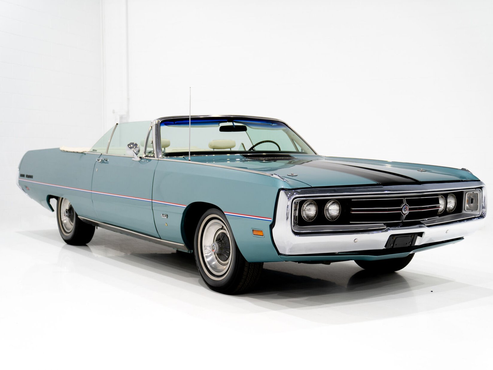 1969 Chrysler 300 Blue Montreal - photo #2