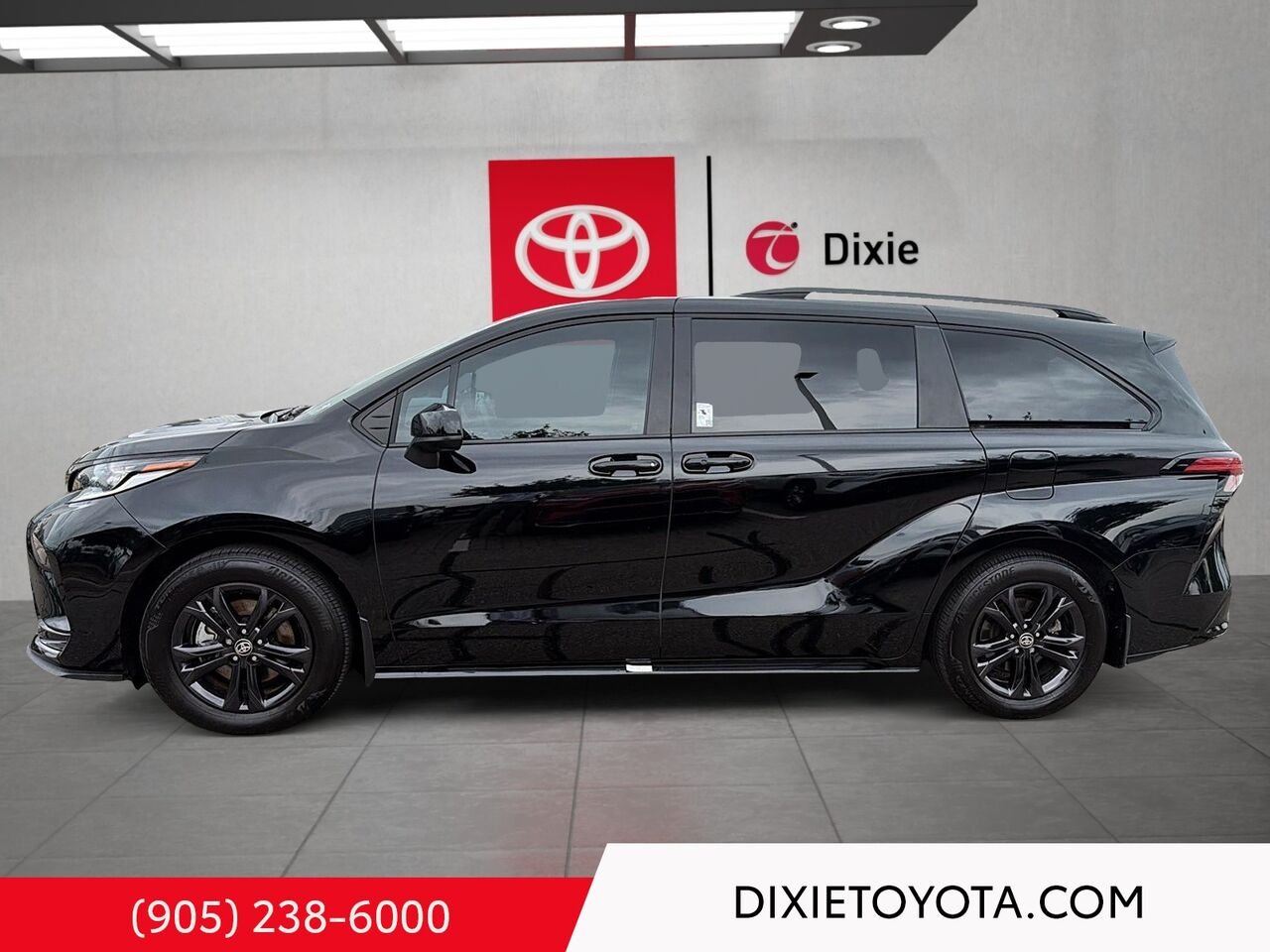 2026 Toyota Sienna XSE AWD TEC PKG / HEATED SEATS / REAR-ENTERTAINMENT PLAYER / ALLOY WHEELS / CARPLAY AND ANDROID AUTO Black Mississauga - photo #5
