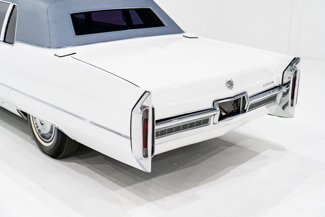 Cadillac Fleetwood **PRICE IN USD** Factory Limo dual AC with only 18,892 miles 1966 Blanc Montréal - photo #47
