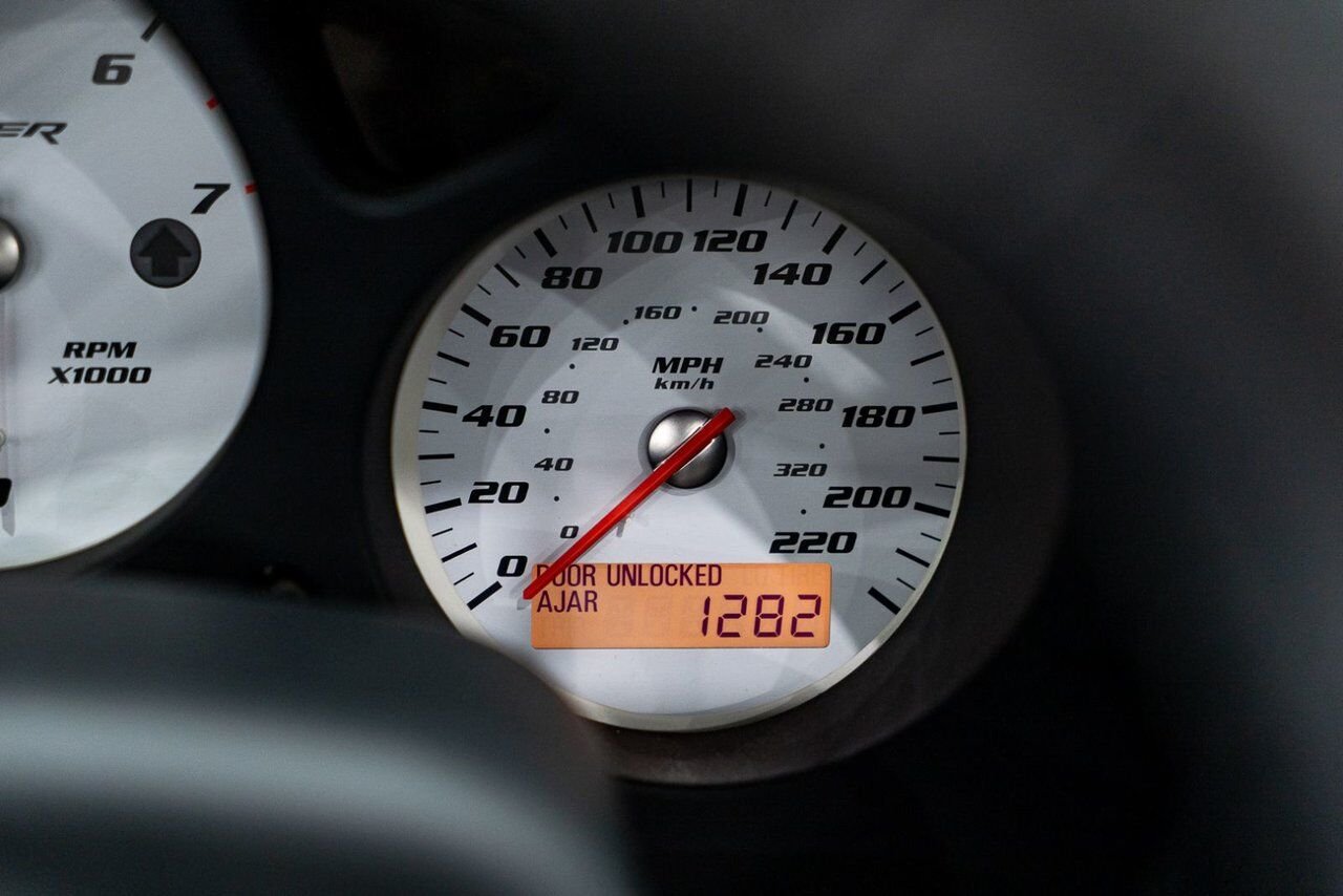 Dodge Viper Clean Title With Only 2,063 km (1,282 Miles) From New 2008 Rouge Montréal - photo #10