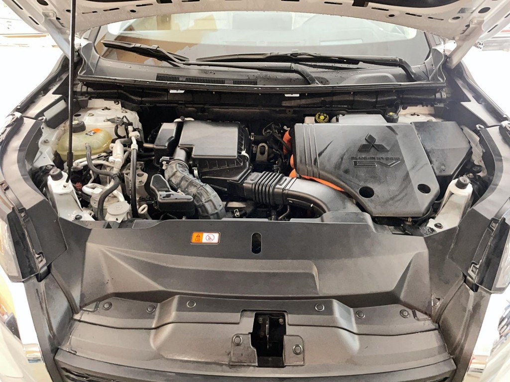 2023 Mitsubishi OUTLANDER White Amos - photo #24