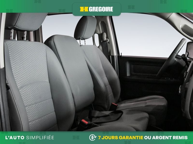 Ram 1500 820283 | ST 4WD AUTO A/C MAGS CAM RECUL BLUETOOTH 2019 Gris Laval - photo #26