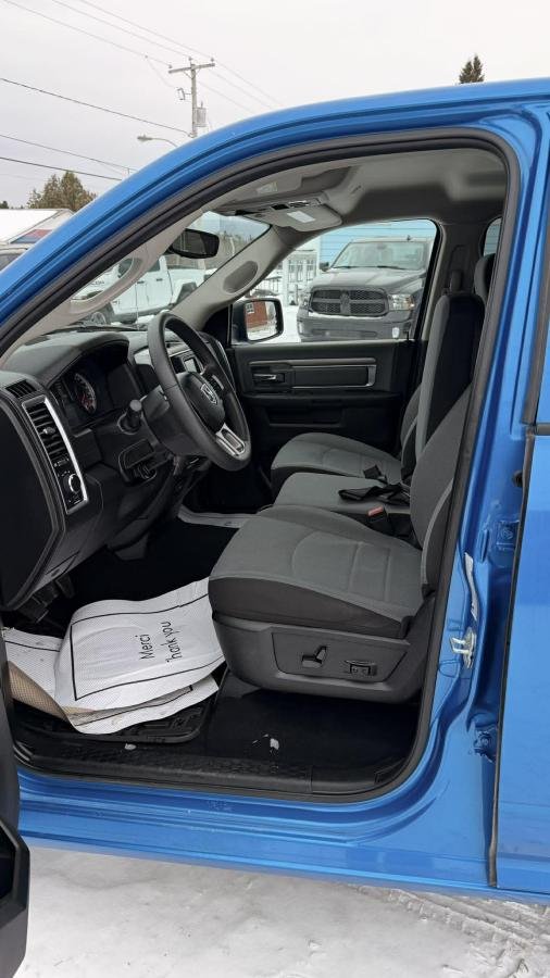 2023 RAM 1500 Classic Blue Lac Mégantic - photo #7