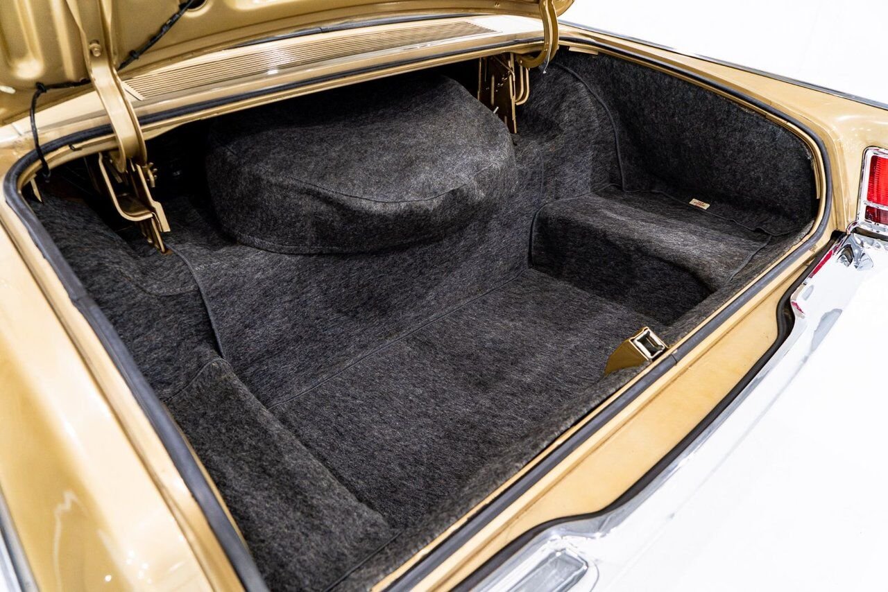 1969 Lincoln Continental Only 687 miles from new. Unrestored example **PRICE IN USD** Gold Montreal - photo #74