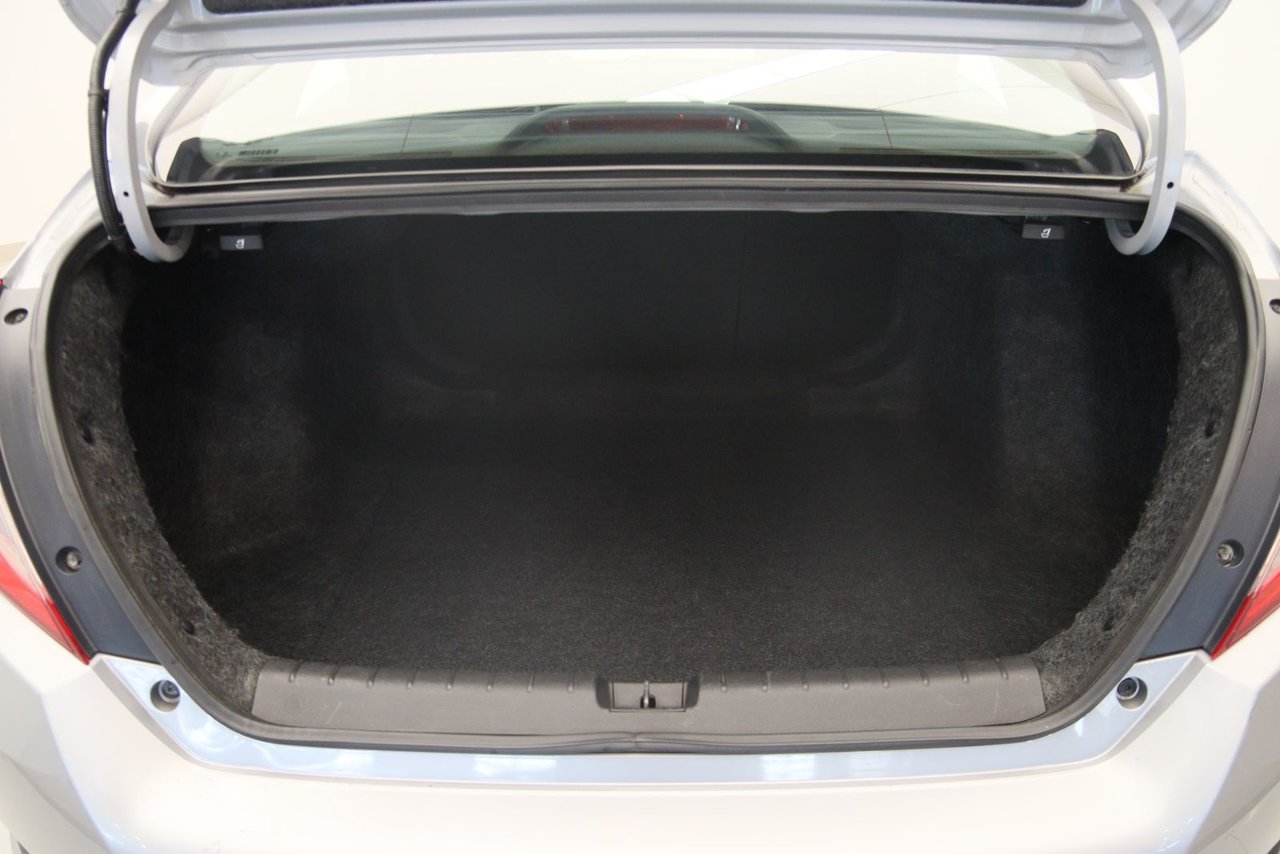 Honda Civic Sedan NIV 2HGFC2F52HH035096 2017 Gris Chicoutimi - photo #17
