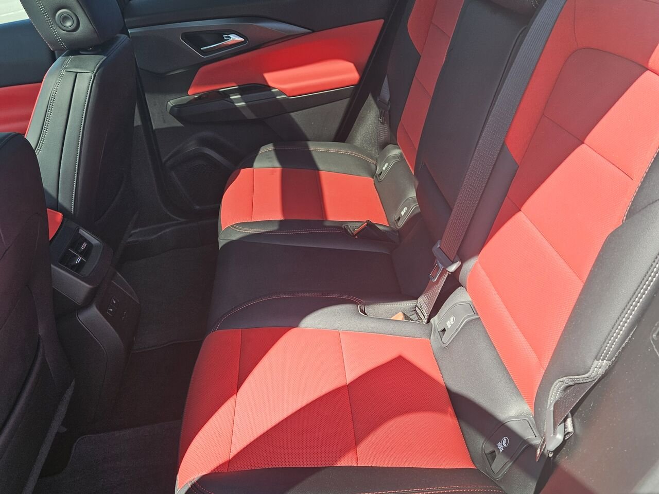 Chevrolet Equinox EV 4 portes RS 2025 Blanc Thetford Mines - photo #13