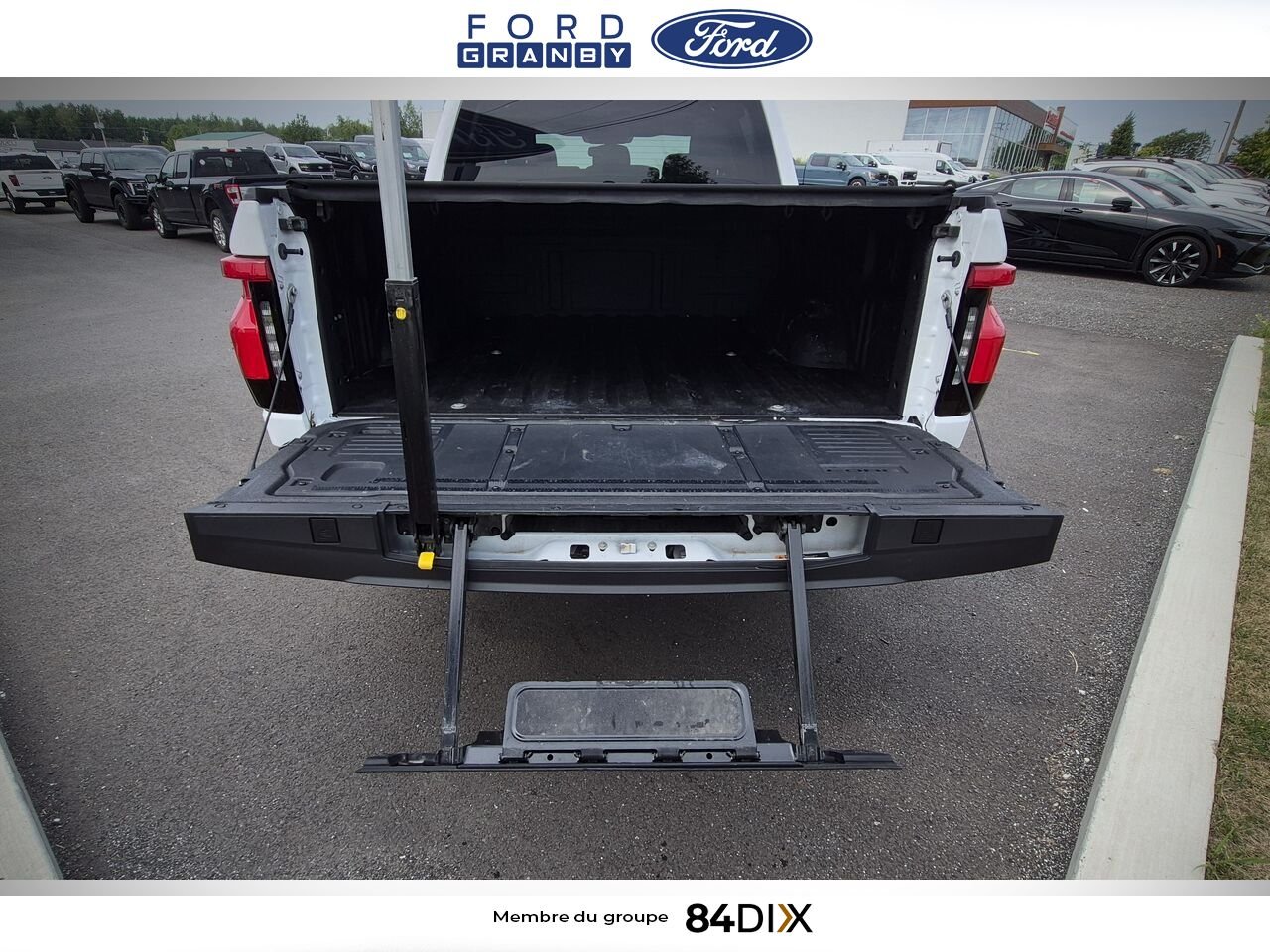 2024 Ford F-150 Lightning White Granby - photo #11