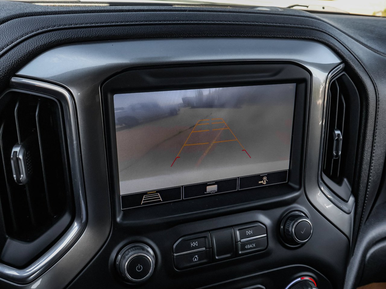 2020 Chevrolet Silverado 1500 4WD Crew Cab 147 RST White Sherwood Park - photo #30