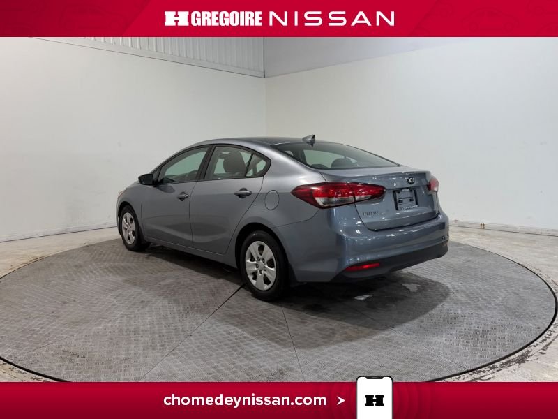 2017 Kia Forte Grey Laval - photo #5