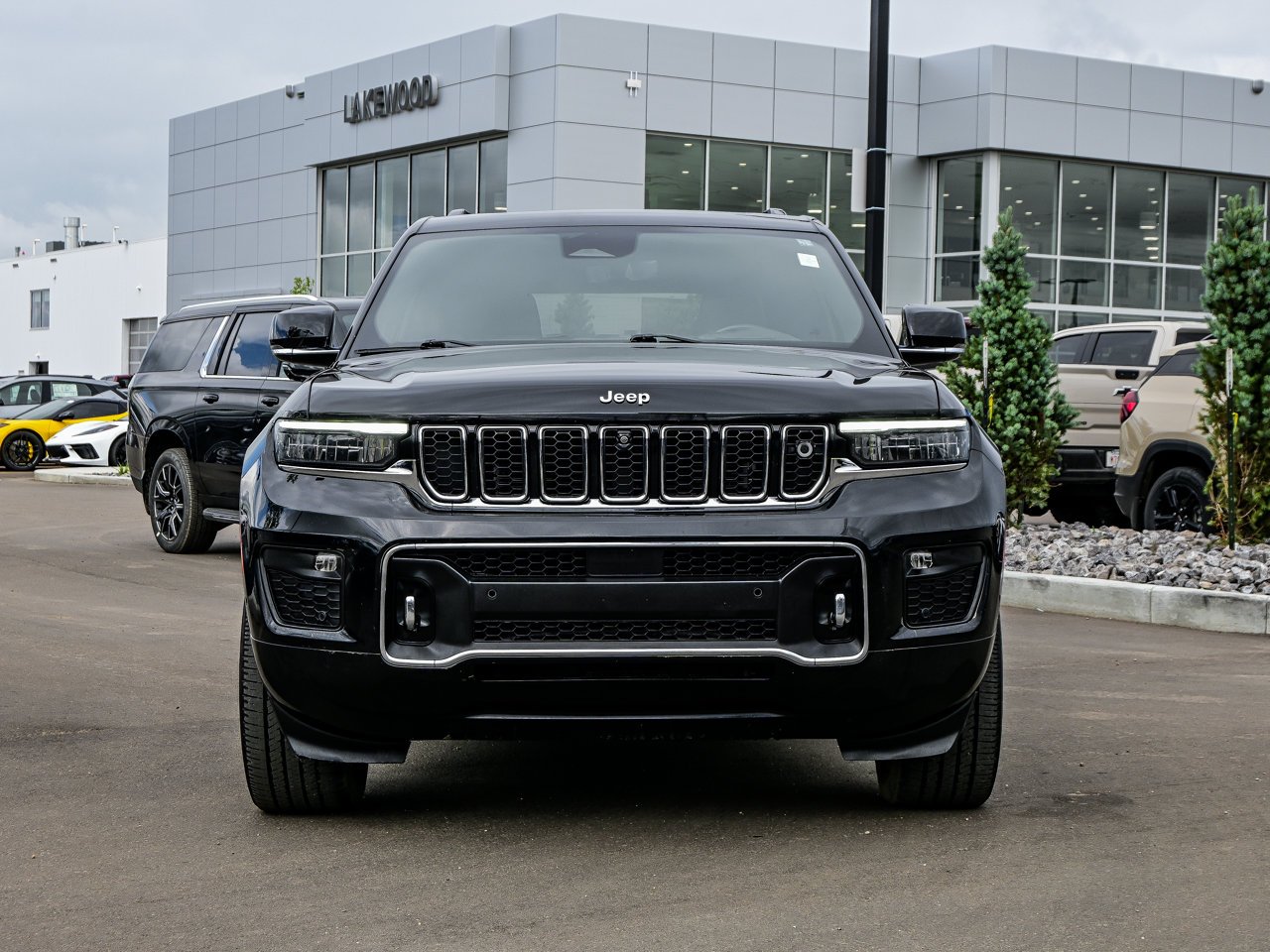 2023 Jeep Grand Cherokee Overland 4x4 Black Sherwood Park - photo #2