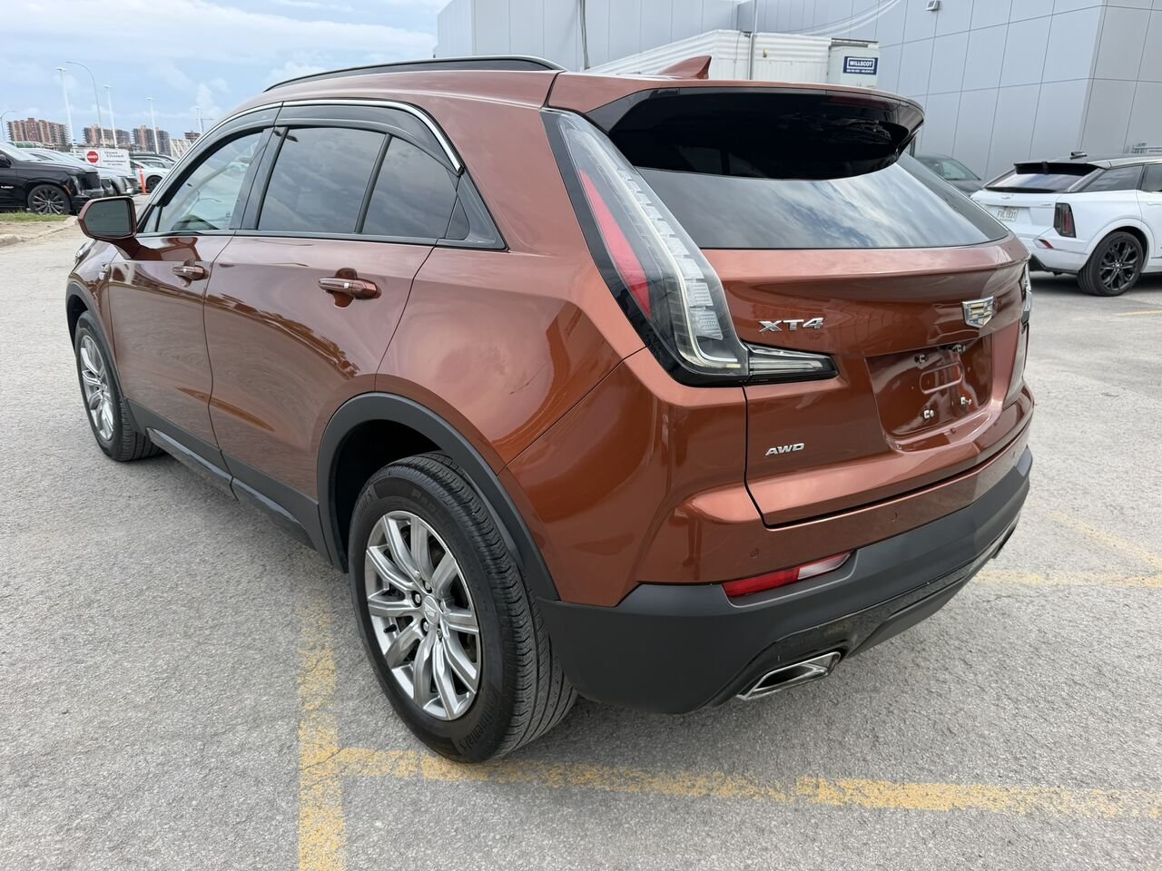 2019 Cadillac XT4 SPORT AWD Orange Laval - photo #8