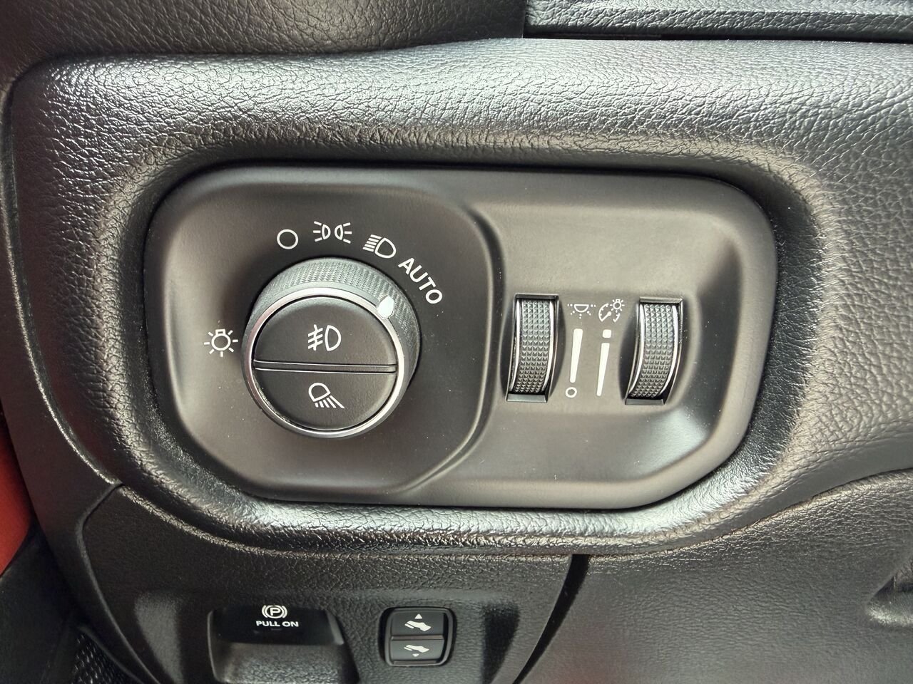 Ram 1500 2019 Noir Thetford Mines - photo #17