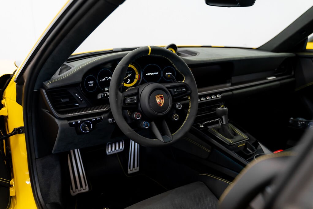 Porsche 911 GT3RS Weissach 2024 Jaune Kirkland - photo #23