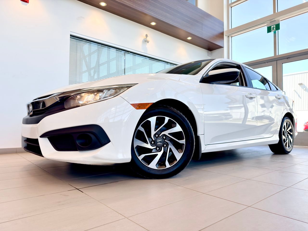 2018 Honda Civic Sedan White Notre-Dame-des-Prairies - photo #1