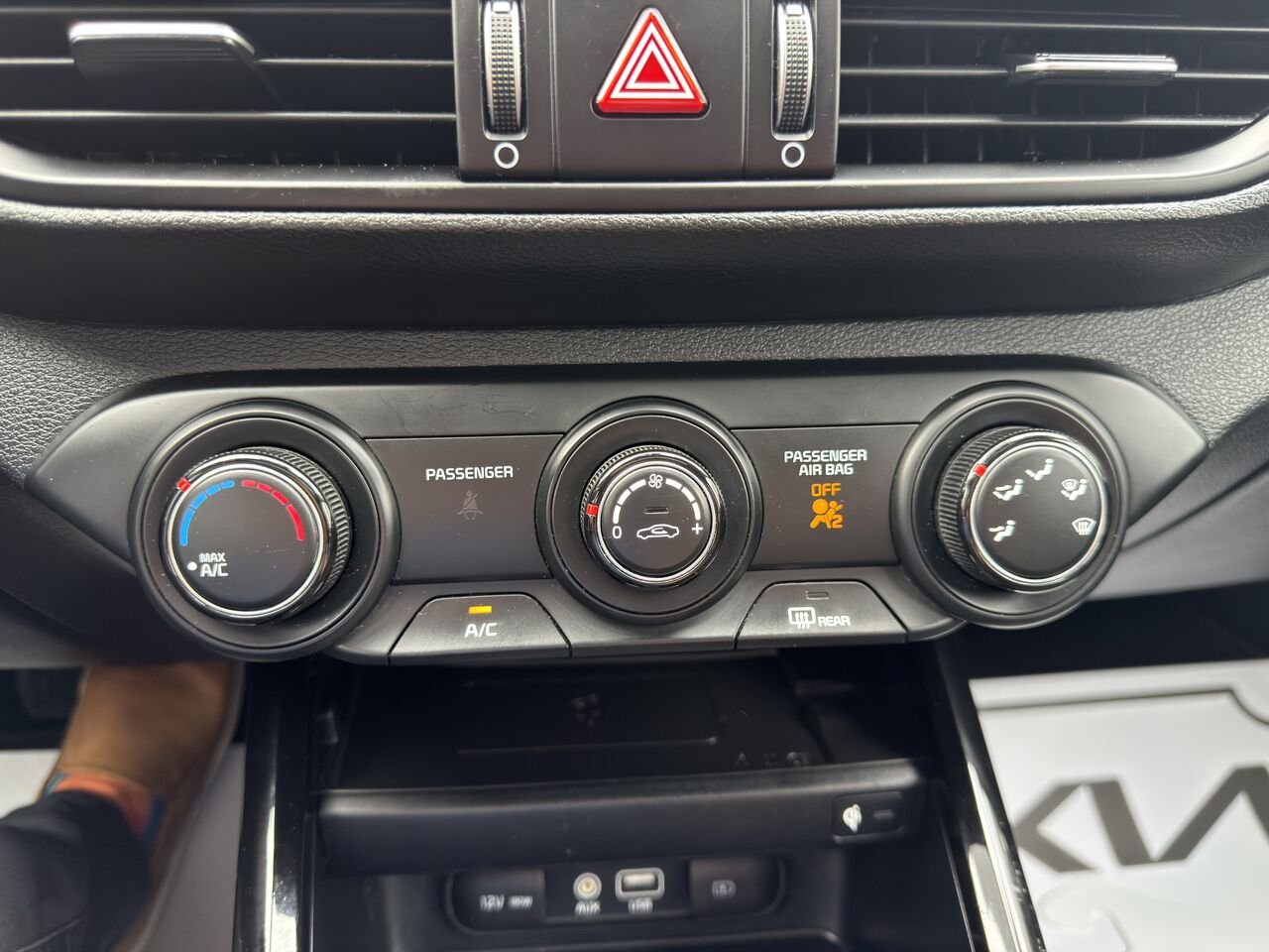 2020 Kia Forte Black Thetford Mines - photo #20