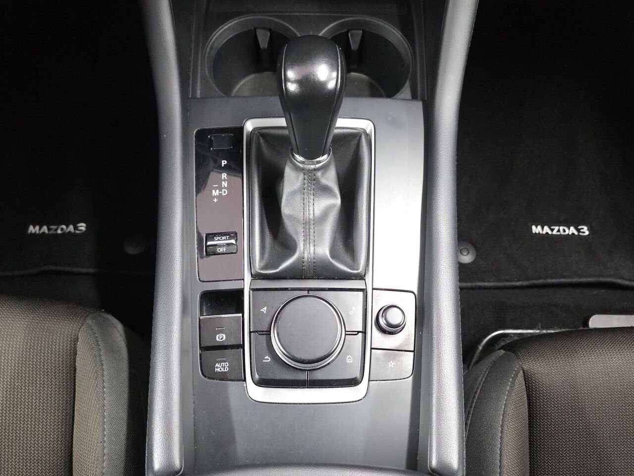 Mazda Mazda3 GS TI i-ACTIV BA, commande audio au volant, cruise control, volant chauffant 2022 Rouge Val-David - photo #10