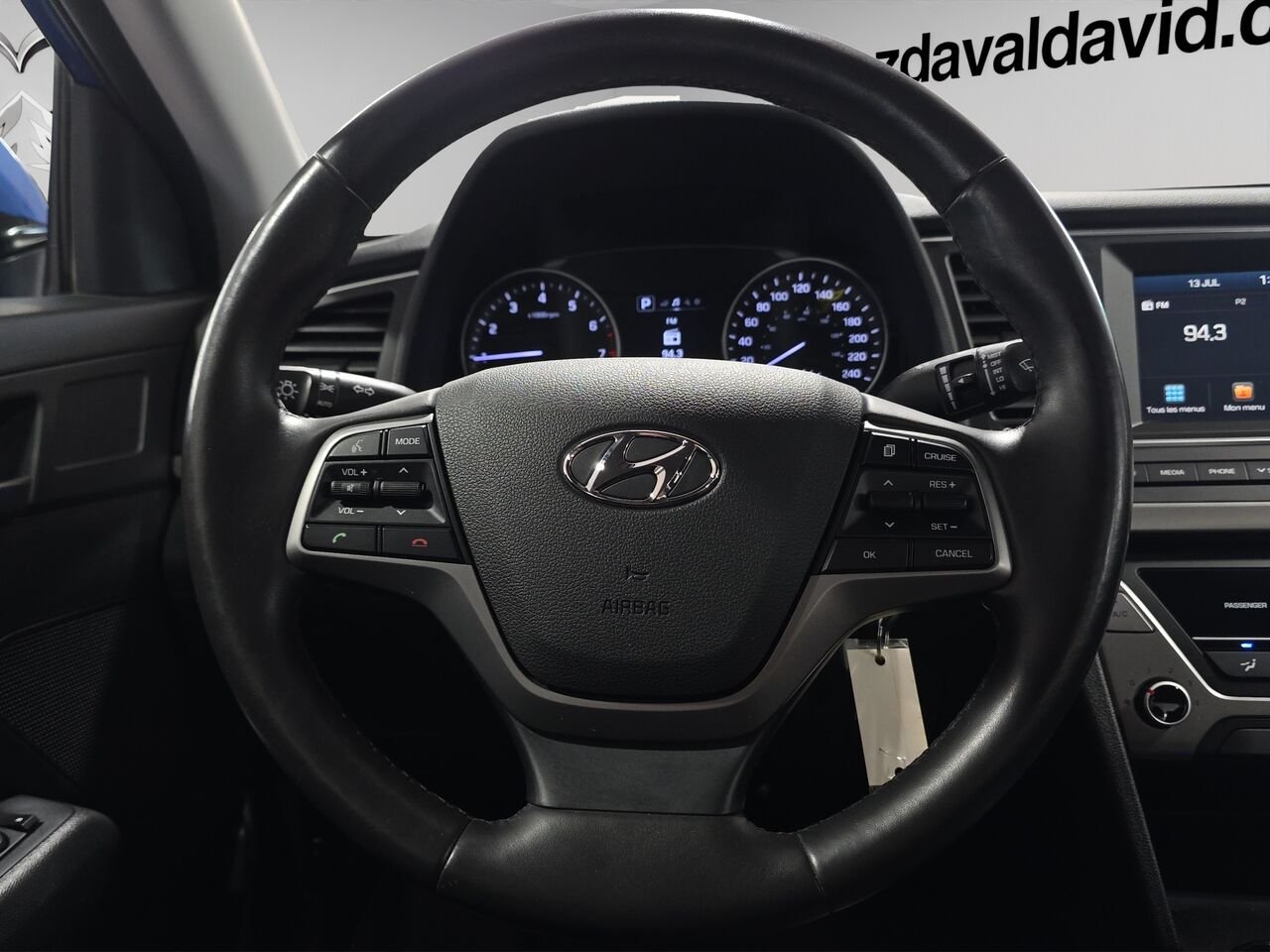 Hyundai Elantra Berline 4 portes, boîte automatique, GL, volant chauffant, caméra de recul 2017 Bleu Val-David - photo #8