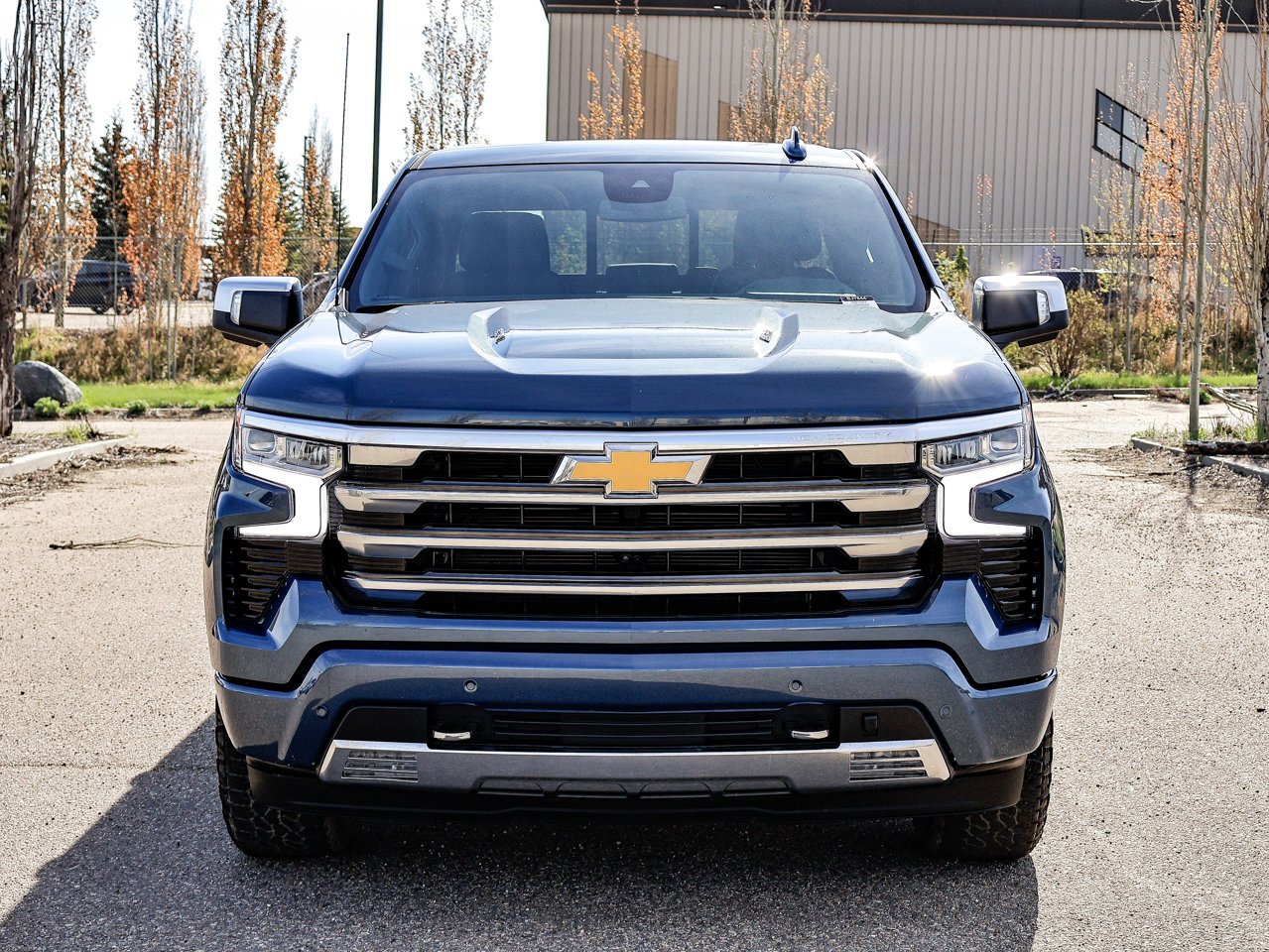 2024 Chevrolet Silverado 1500 4WD Crew Cab 147 High Country Blue Sherwood Park - photo #2