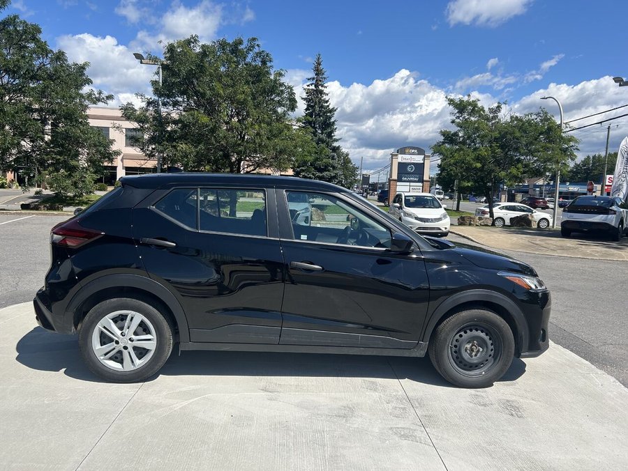 2025 Nissan Kicks Play 2025 Black