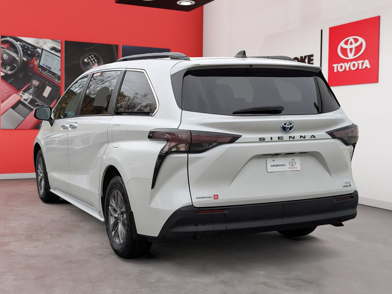 2024 Toyota Sienna 5TDGRKEC8RS203182 Wind Chill Pearl Sherbrooke - photo #3