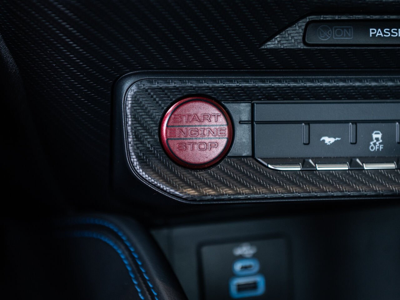 2026 Ford Mustang Shadow Black Sainte-Julienne - photo #18