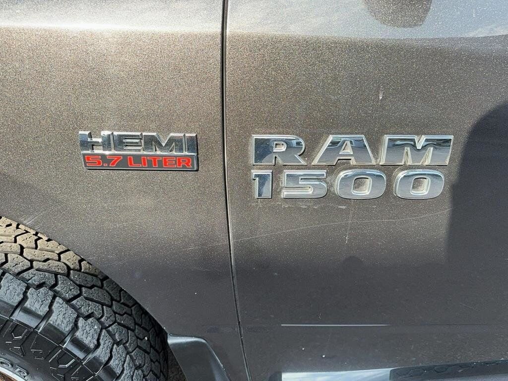 2017 Ram 1500 VIN 3C6RR7KT0HG649048 Grey Baie-Comeau - photo #5