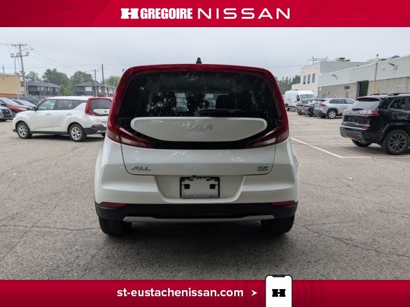 2022 Kia Soul White Laval - photo #11