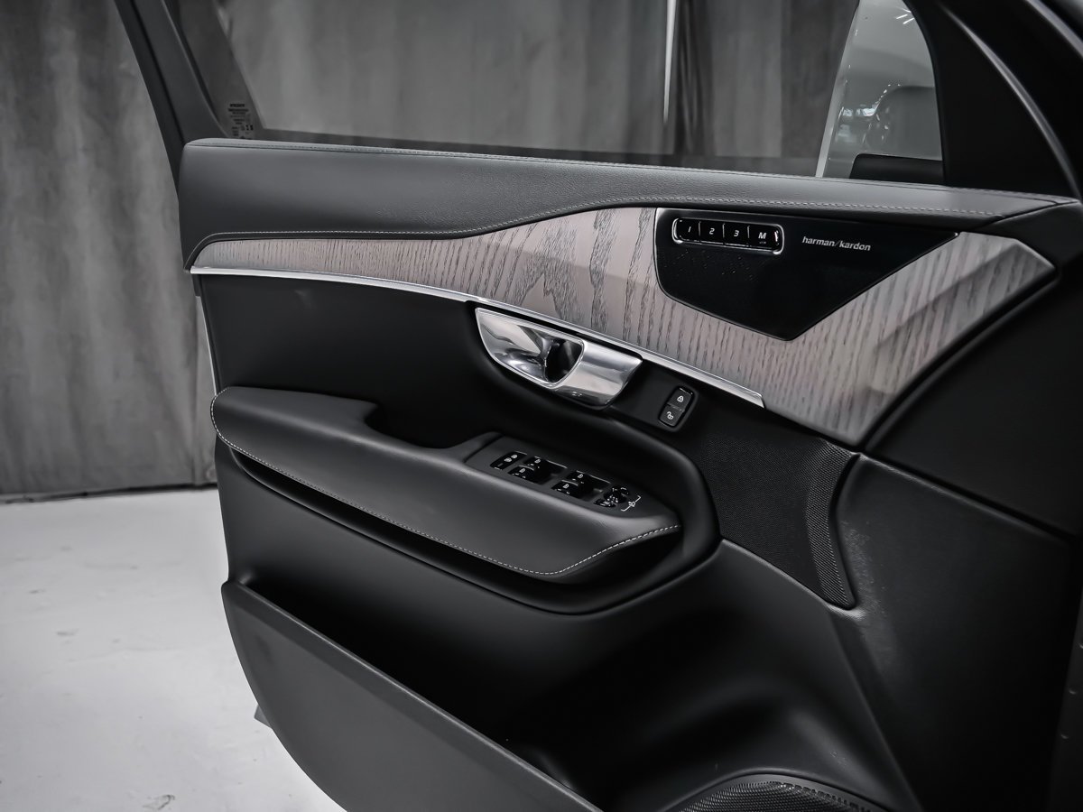 Volvo XC90 Plug-In Hybrid T8 ULTRA BRIGHT 2025 Gris Montréal - photo #9