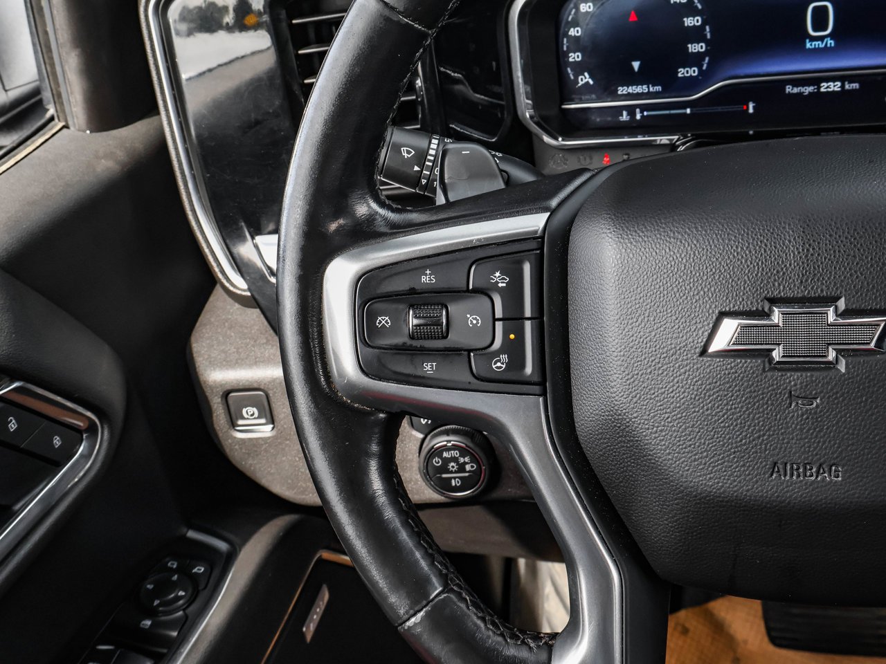 2022 Chevrolet Silverado 1500 4WD Crew Cab 147 LT Trail Boss White Sherwood Park - photo #22