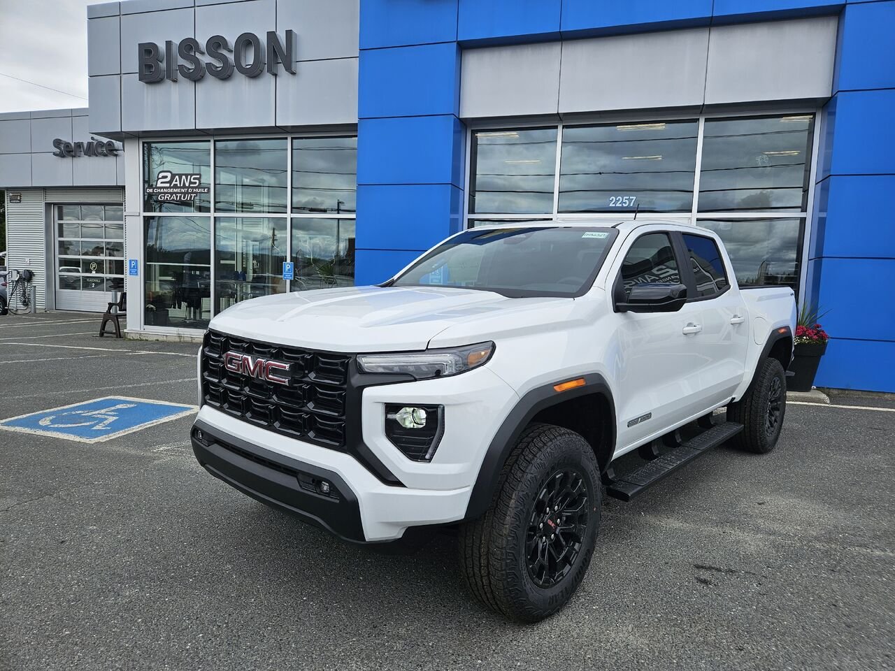 GMC Canyon Elevation cabine multiplace 4RM 2026 Blanc sommet Thetford Mines - photo #0