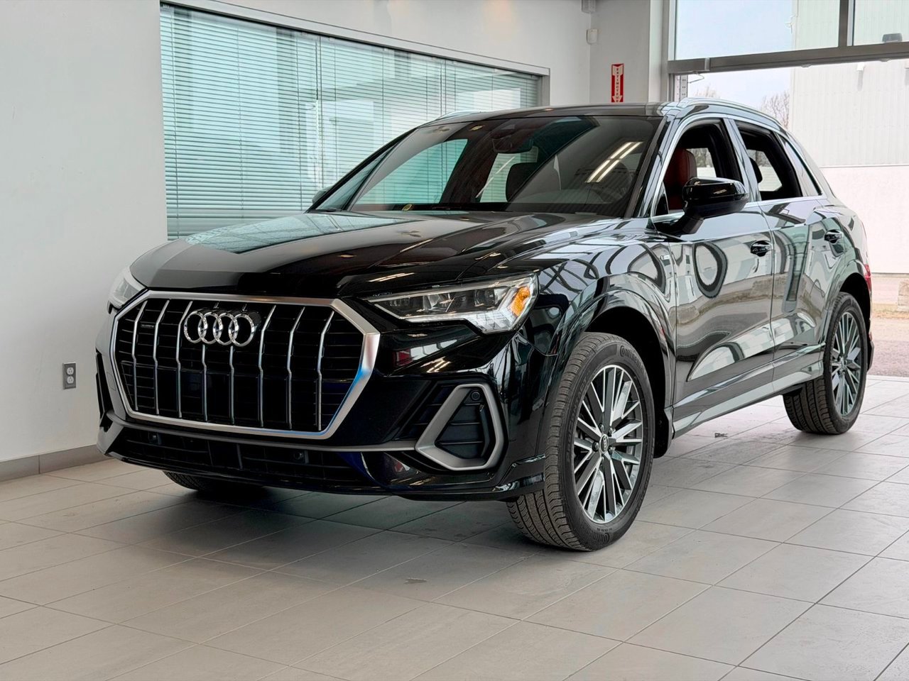 2023 Audi Q3 Black Notre-Dame-des-Prairies - photo #3