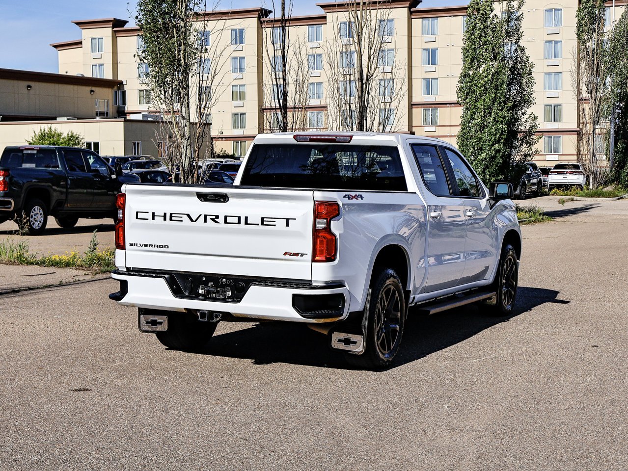 2024 Chevrolet Silverado 1500 4WD Crew Cab 147 RST White Sherwood Park - photo #12
