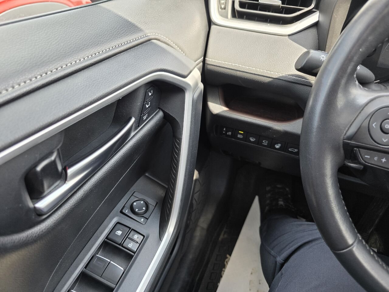 2019 Toyota RAV4 Hybrid Limited Grey Rouyn-Noranda - photo #17
