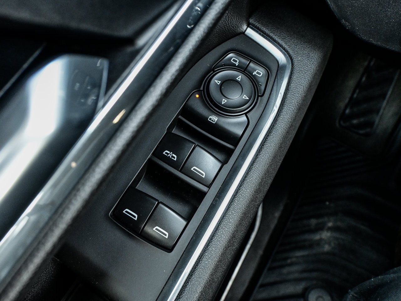 2025 Chevrolet Silverado 1500 4WD Crew Cab 147 LT White Sherwood Park - photo #17