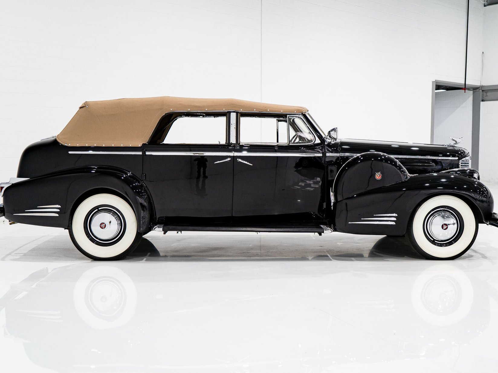 Cadillac Series 90 **PRICE IN USD**1 of 13 V16 1938 Noir Montréal - photo #86