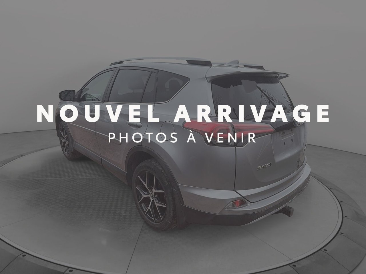 Toyota RAV4 Hybride NIV JTMJJREV4HD150885 2017 Argent Chicoutimi - photo #3