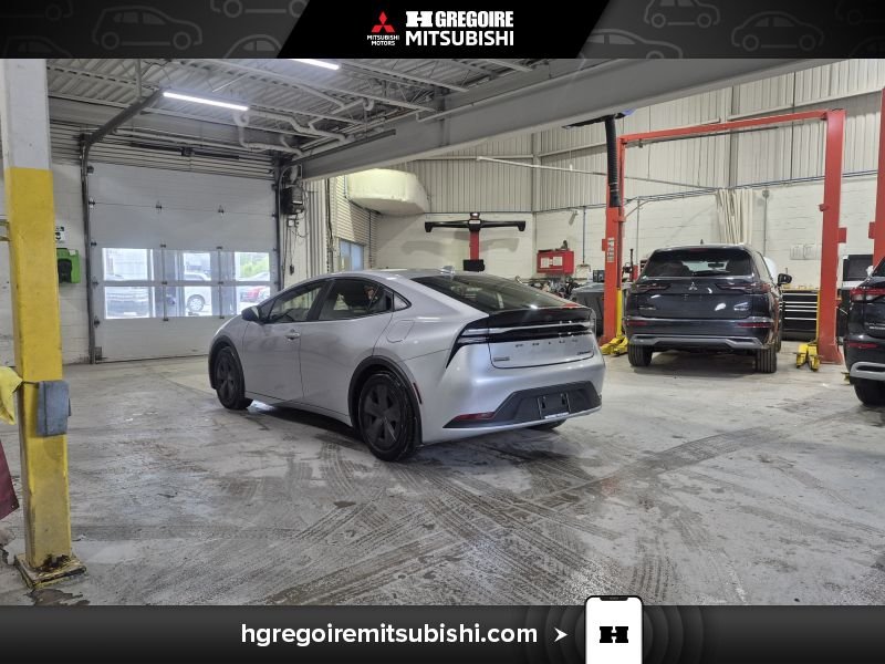 2024 Toyota Prius Silver Blainville - photo #5
