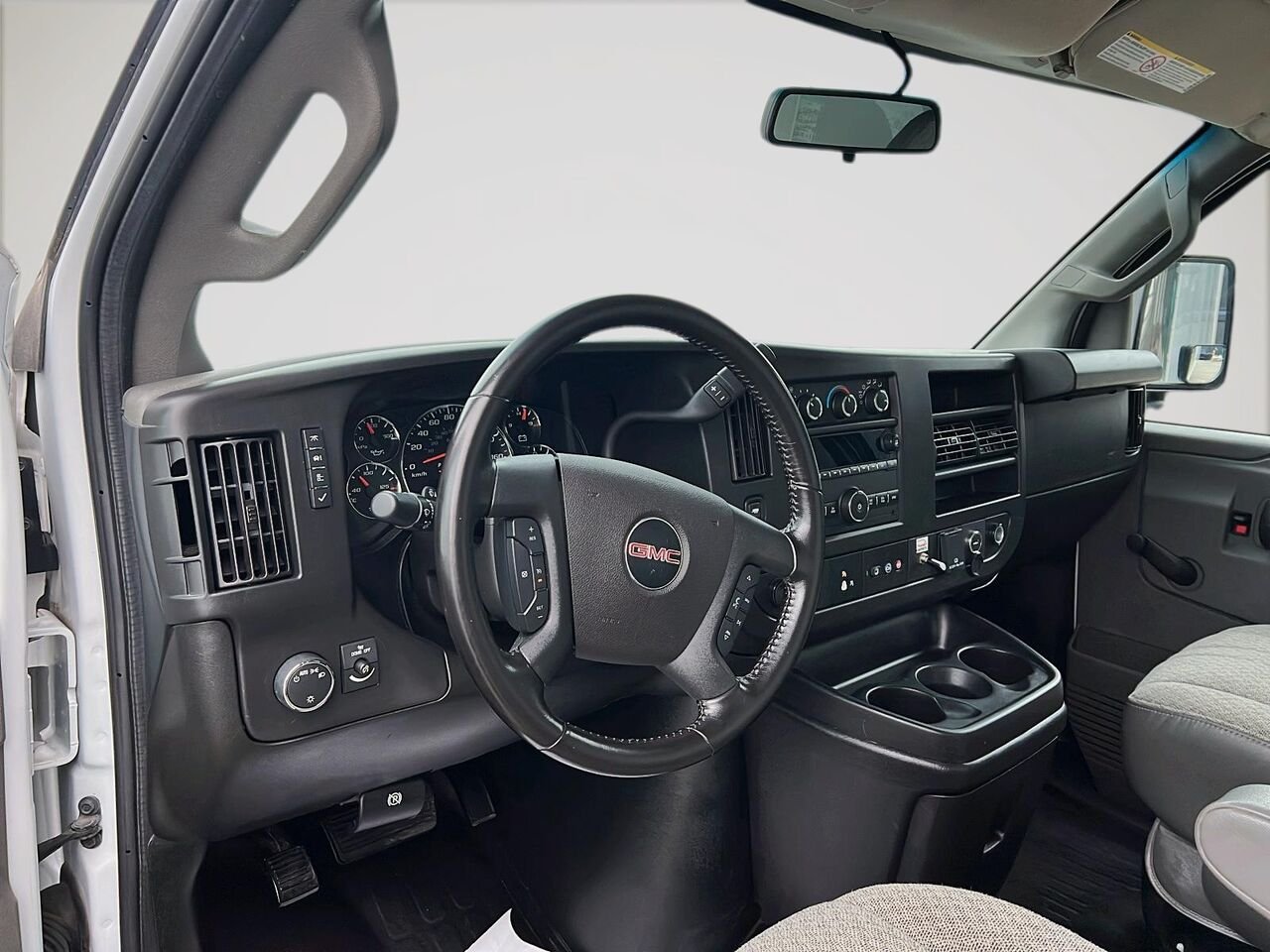 2023 GMC Fourgonnette commerciale Savana White Québec - photo #9