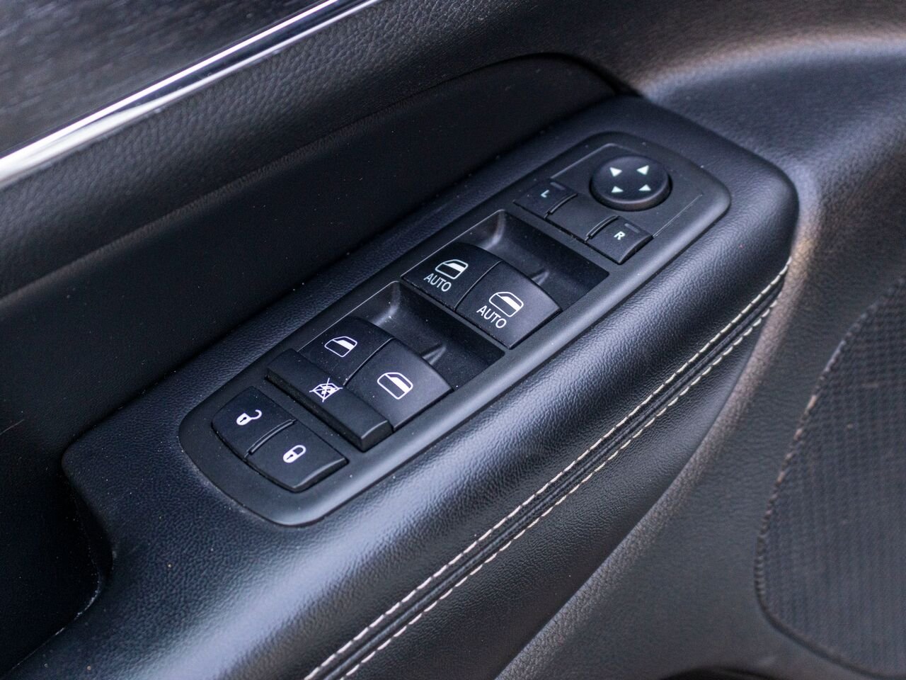 Jeep Grand Cherokee 4 RM, 4 portes, Limited 2014 Blanc Châteauguay - photo #31