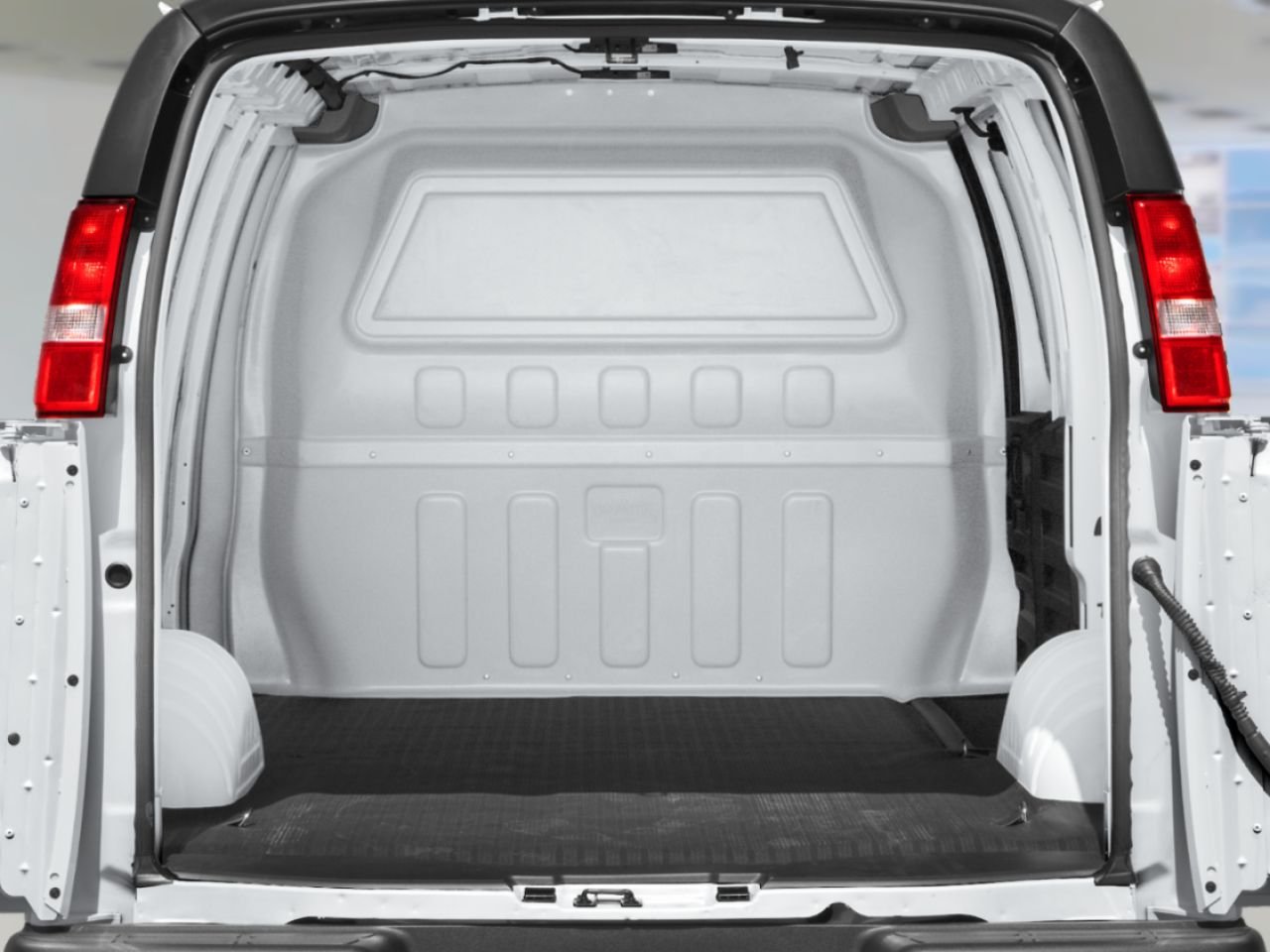 2025 CHEVROLET Express Cargo Van Traction arrière 2500 155 po Black Sherbrooke - photo #4
