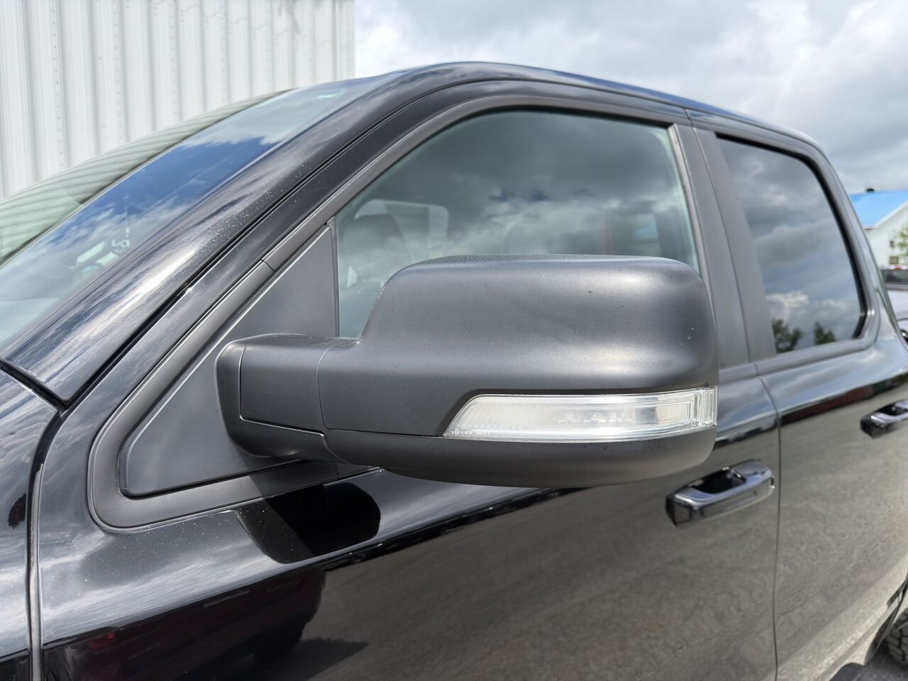 Ram 1500 2019 Noir Thetford Mines - photo #9