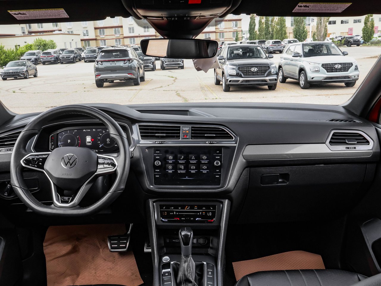 2024 Volkswagen Tiguan Comfortline R-Line Black Edition 4MOTION Red Sherwood Park - photo #16