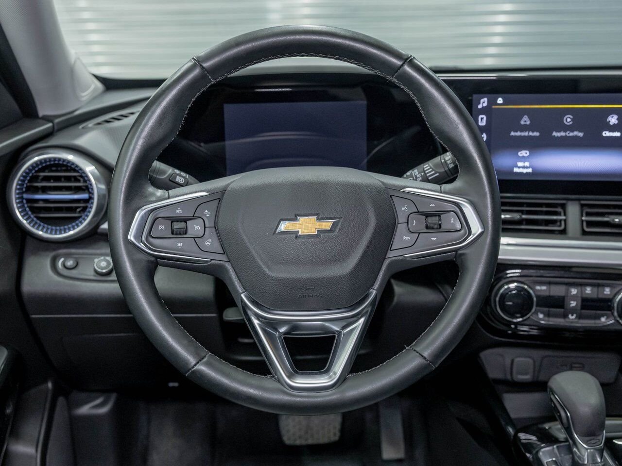 Chevrolet Trax LT *SIÈGES CHAUFF* REG ADAPT CARPLAY ALERTES WIFI 2025 Rouge Saint-Jérôme - photo #11