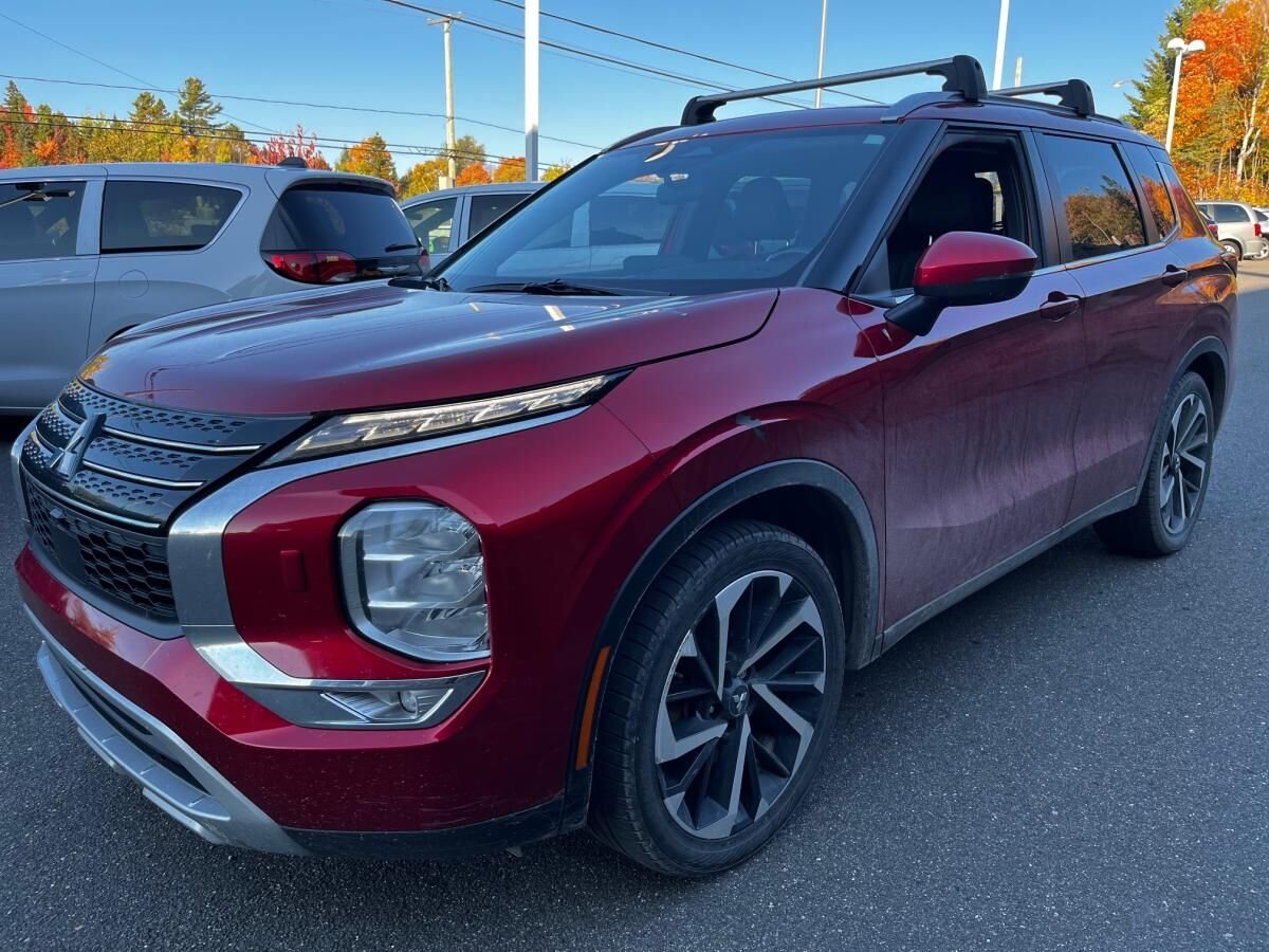 2022 Mitsubishi Outlander Red Sainte-Agathe-des-Monts - photo #3