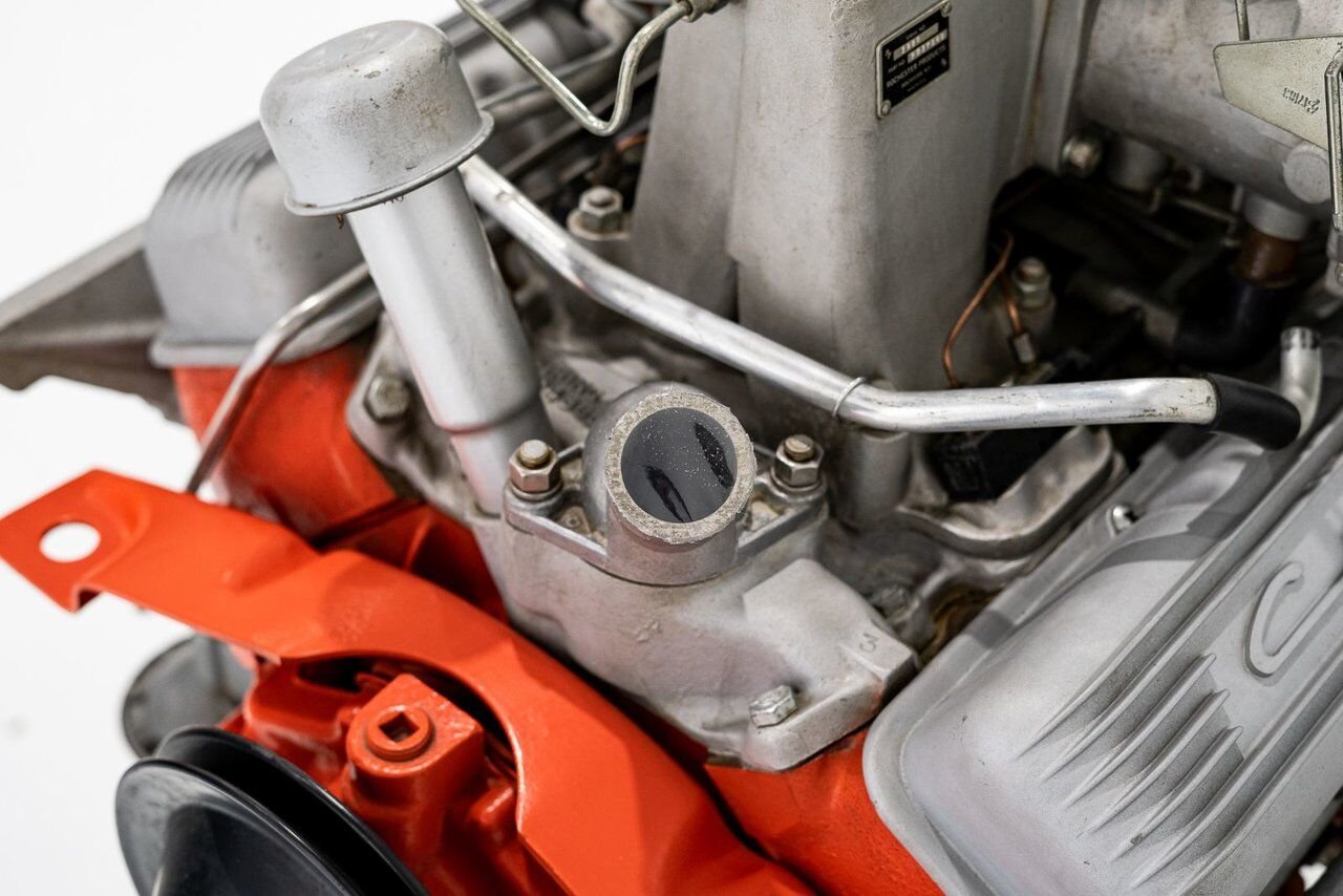 1962 Chevrolet 327/360HP PRIX EN USD | Fuelie Original Factory Motor never installed or stamped Montreal - photo #20