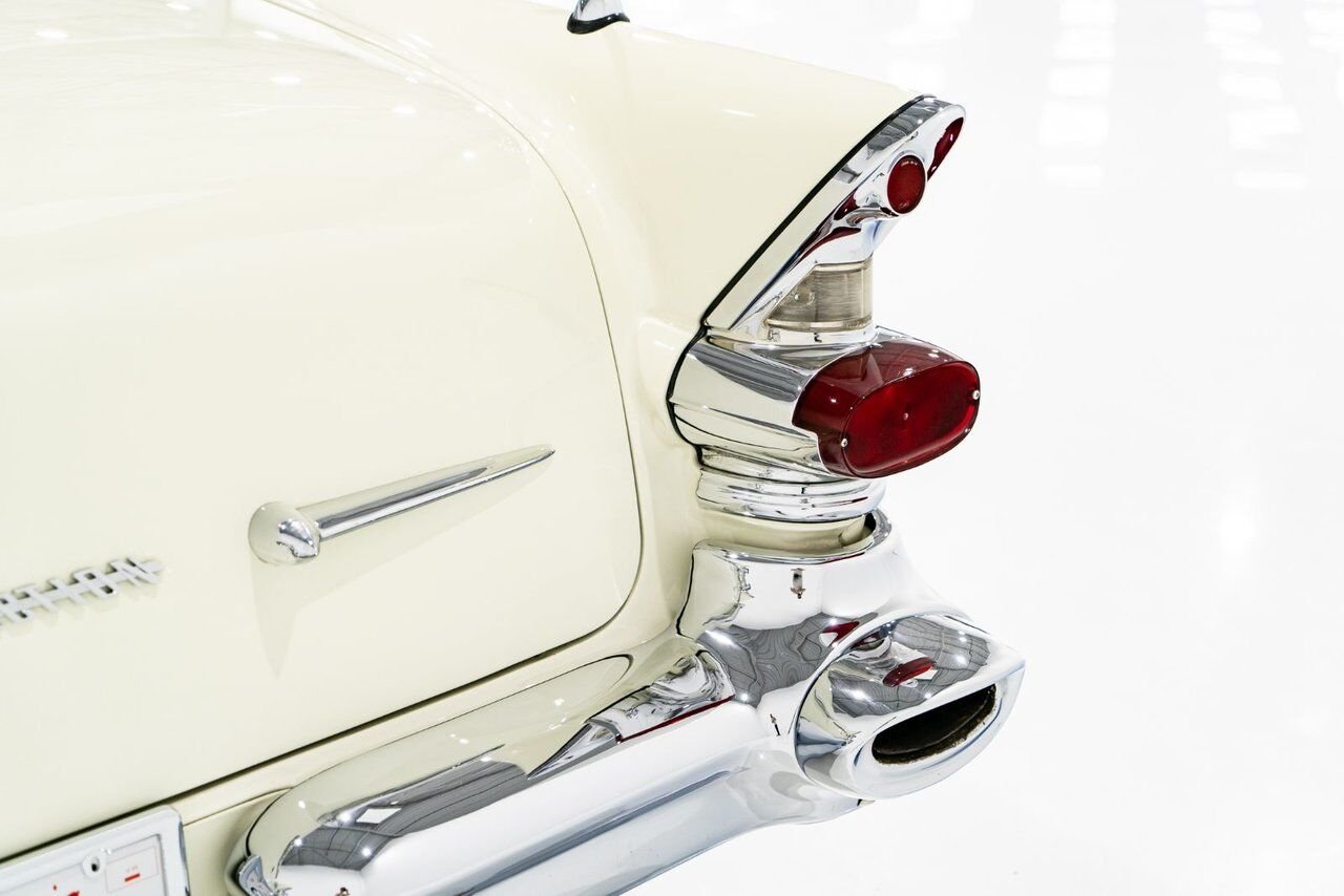 1957 Pontiac Bonneville *PRICE IN USD* Fuel injected 347/315HP 1 of 630 produced White Montreal - photo #42